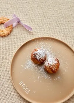 Plato Favorito Design Letters Ø22 Cm -Menaje de mesa Ventas 507467 01 3 EnvironmentImage 29031816b3