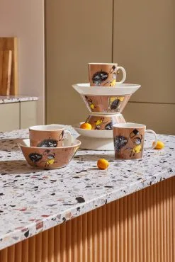 Arabia Plato Moomin Stinky In Action -Menaje de mesa Ventas 510614 01 8 EnvironmentImage 3822a1cfc3