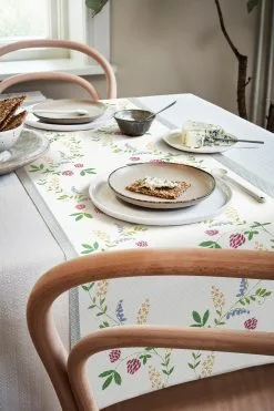 Ekelund Linneväveri Camino De Mesa Summer Flowers -Menaje de mesa Ventas 513658 01 3 EnvironmentImage af1ac13005